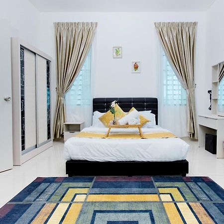 Desaru 16Pax Family With Private Mini Pool & Jacuzzi Villa Kota Tinggi Exterior photo
