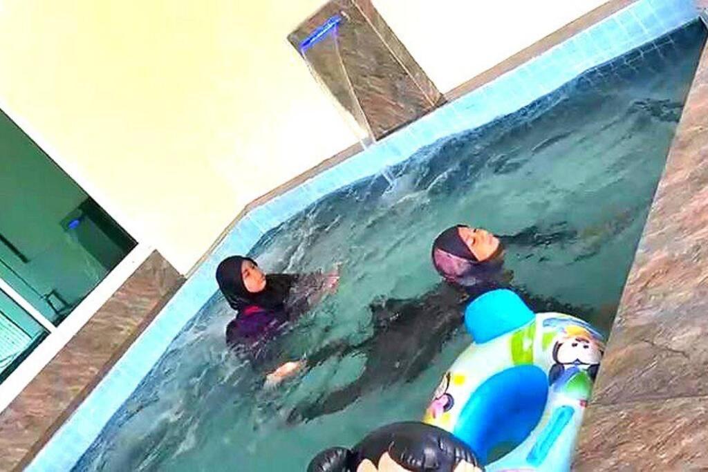 Desaru 16Pax Family With Private Mini Pool & Jacuzzi Villa Kota Tinggi Exterior photo